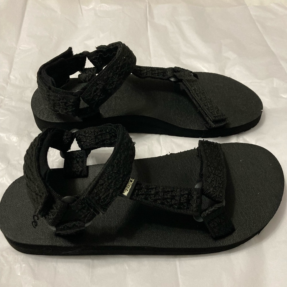 Merence black women’s strap sandals